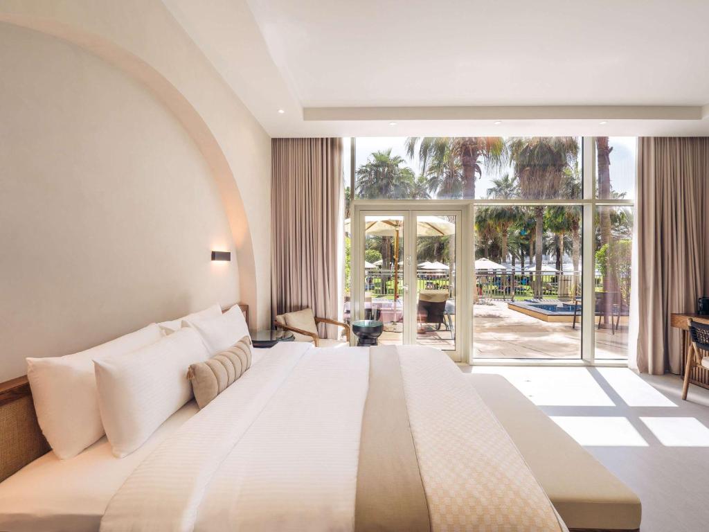 Ein Bett oder Betten in einem Zimmer der Unterkunft Rixos The Palm Hotel &amp; Suites - Ultra All Inclusive