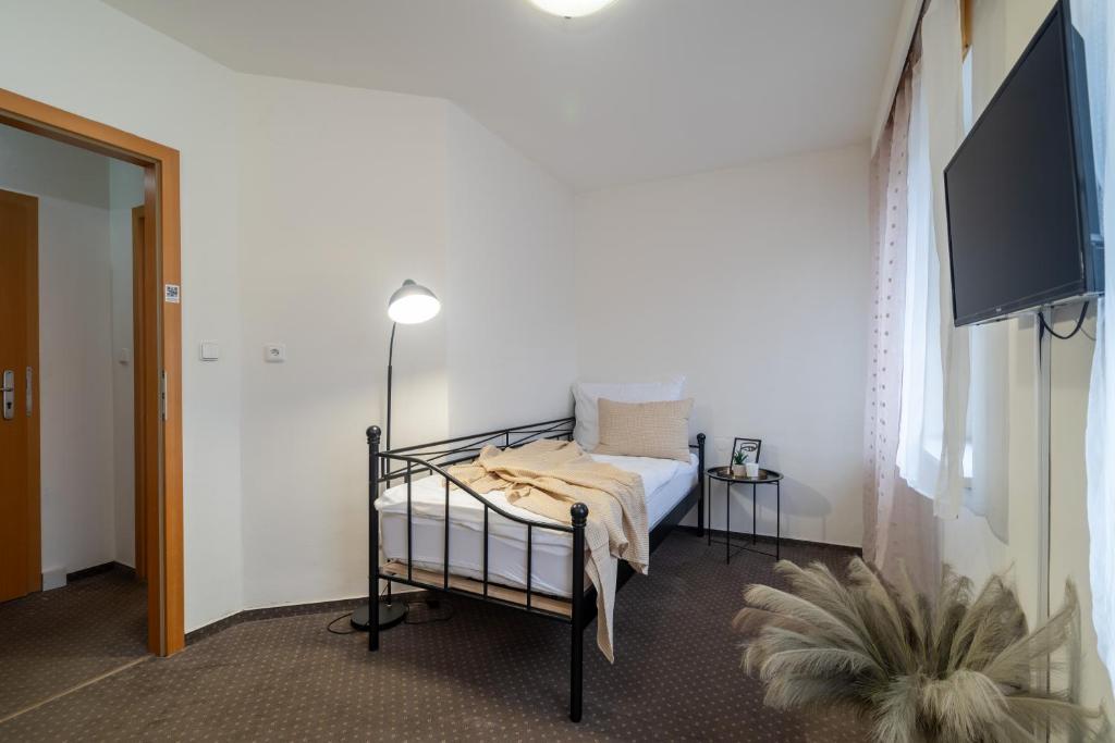 Postel nebo postele na pokoji v ubytování Hotel Garni Orlova