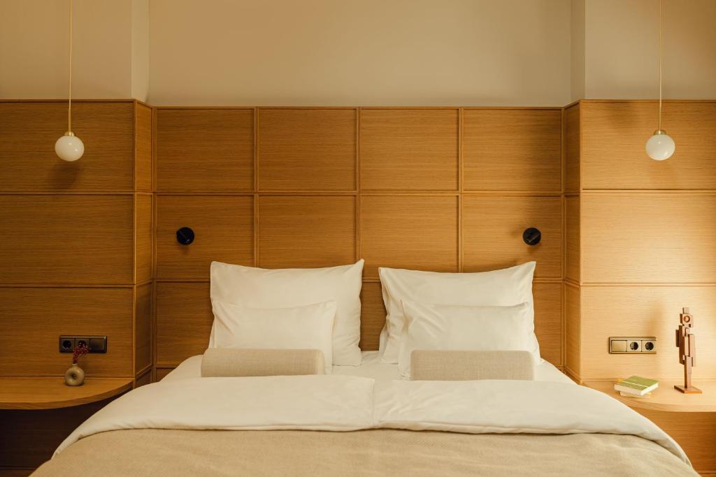 Postel nebo postele na pokoji v ubytování Design Hotel zum Hirschen Salzburg
