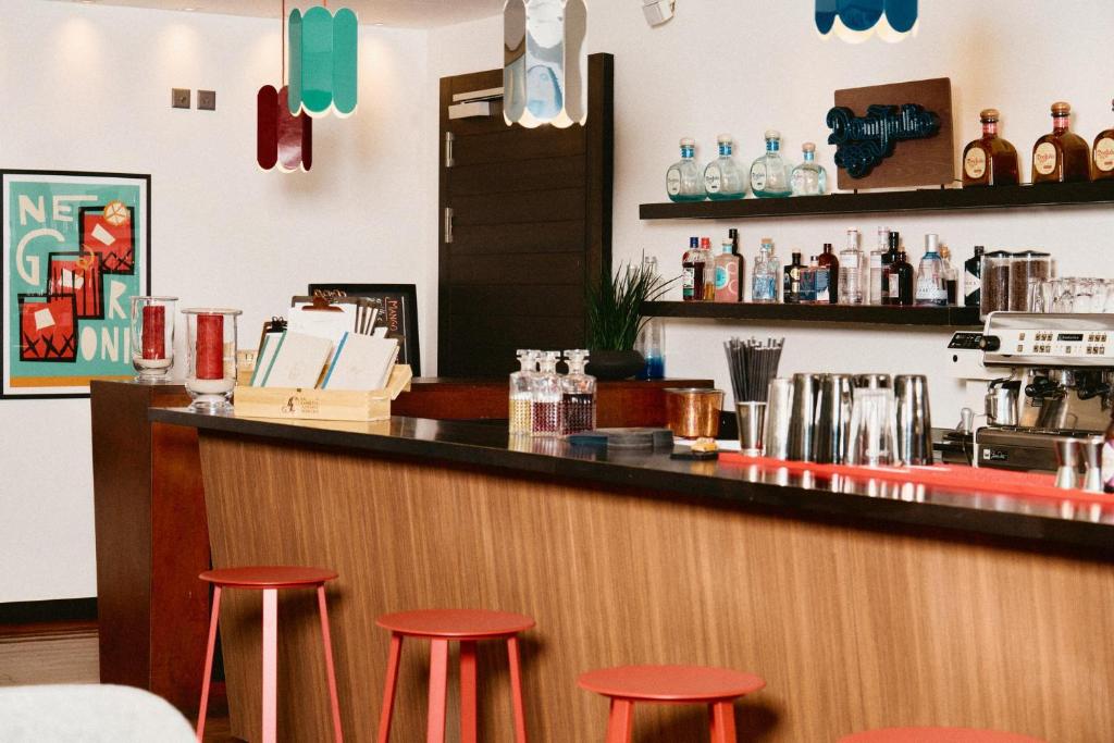 Lounge nebo bar v ubytování signinahotel