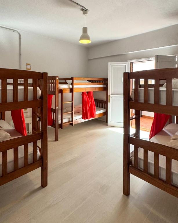 Postel nebo postele na pokoji v ubytování Tenerife Experience Hostel