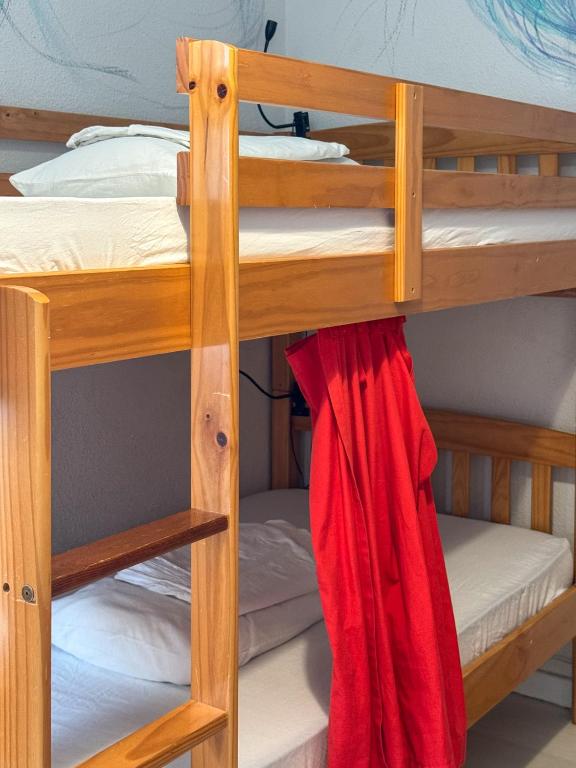 Postel nebo postele na pokoji v ubytování Tenerife Experience Hostel