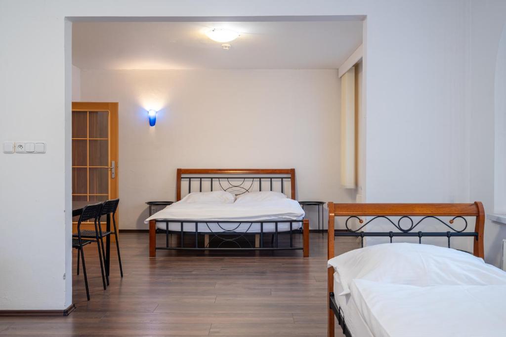 Postel nebo postele na pokoji v ubytování Hotel Garni Orlova