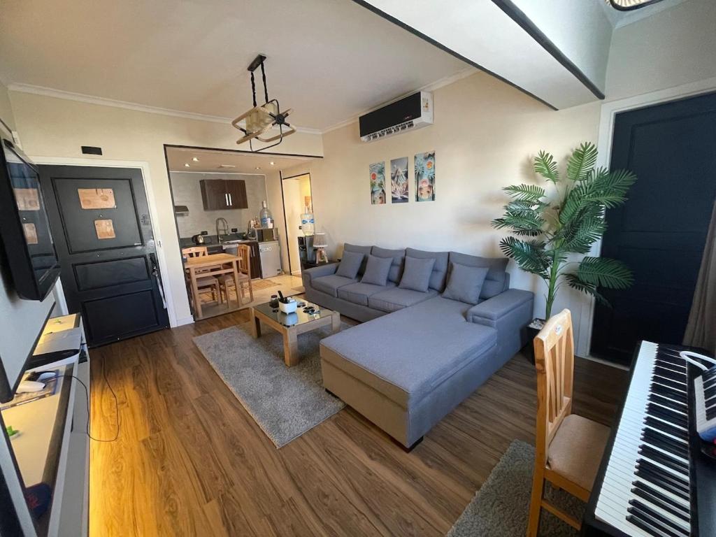 Kuchyň nebo kuchyňský kout v ubytování A Modern cozy 2 bedroom condo