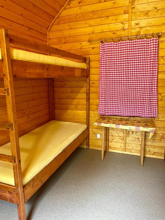 Postel nebo postele na pokoji v ubytování Kemp U Hrocha