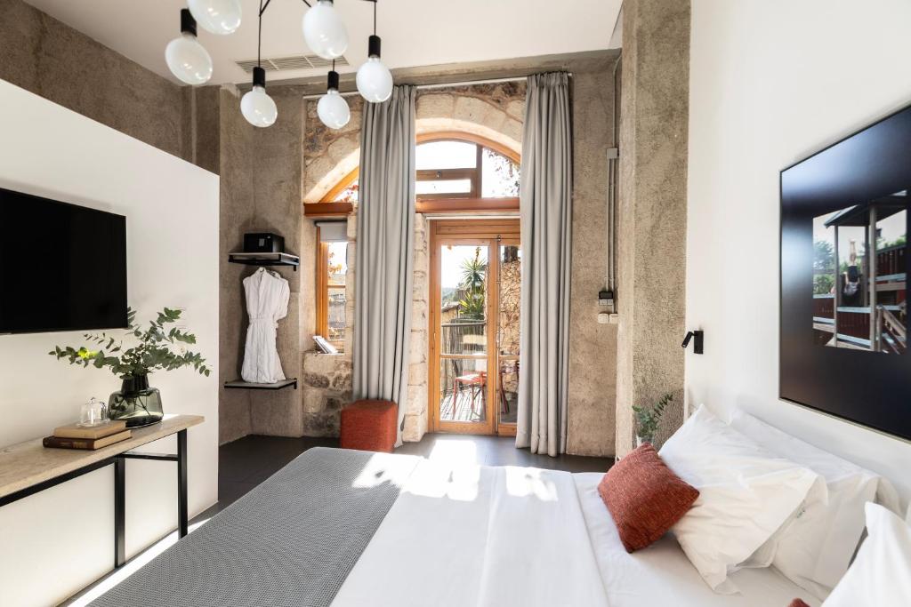 
The Acropolis View with Balcony
