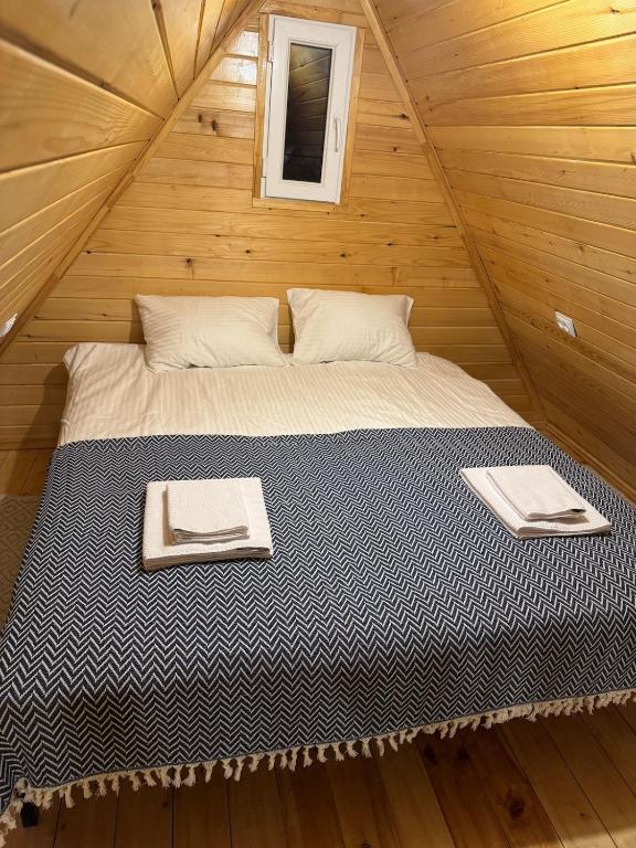Postel nebo postele na pokoji v ubytování Serenity Place
