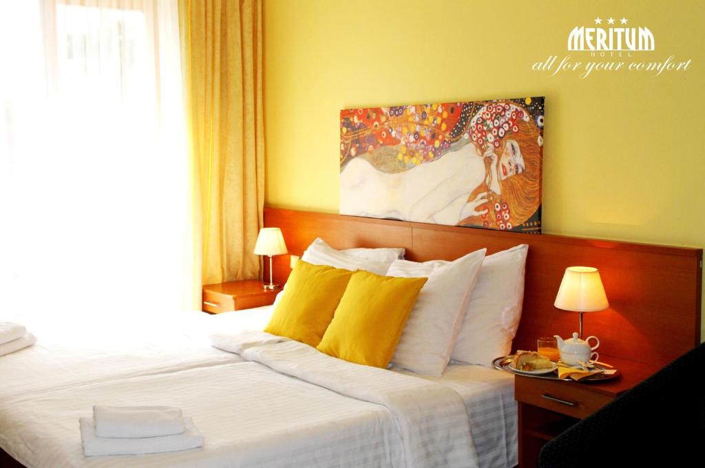 Postel nebo postele na pokoji v ubytování Hotel Meritum