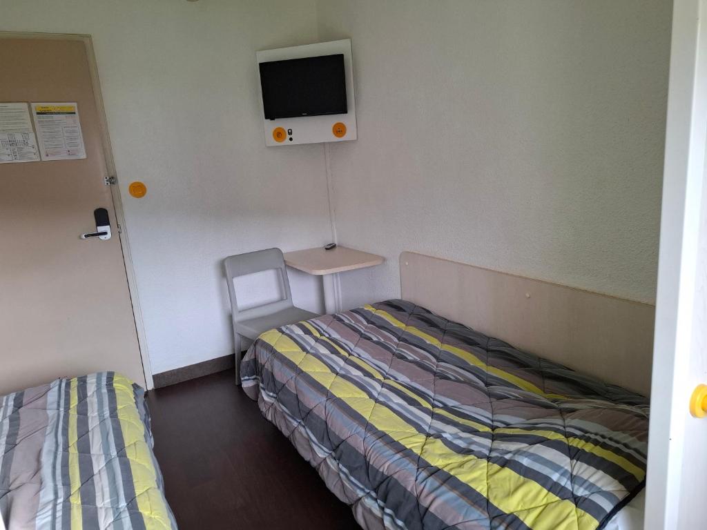 Postel nebo postele na pokoji v ubytování Hotel Class'Eco Carcassonne
