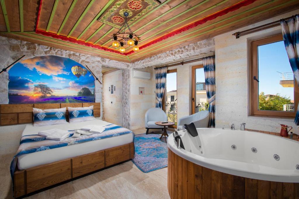 Postel nebo postele na pokoji v ubytování Cappadocia Fiesta Stone House
