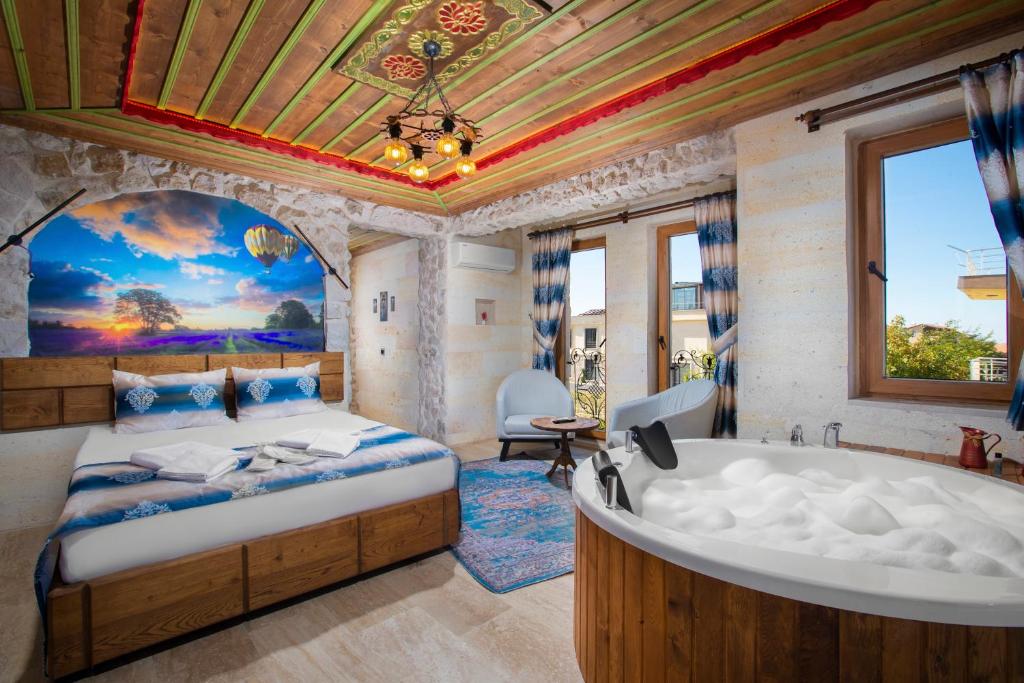 Postel nebo postele na pokoji v ubytování Cappadocia Fiesta Stone House