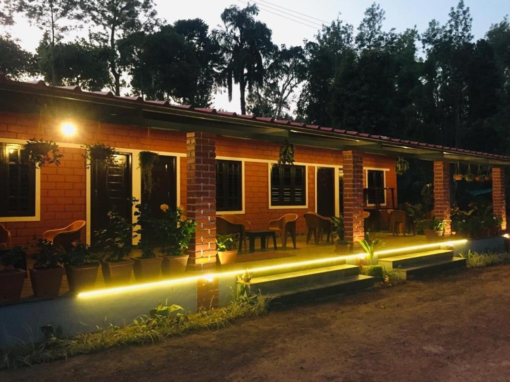 Tòa nhà nơi chỗ nghỉ nhà dân tọa lạc