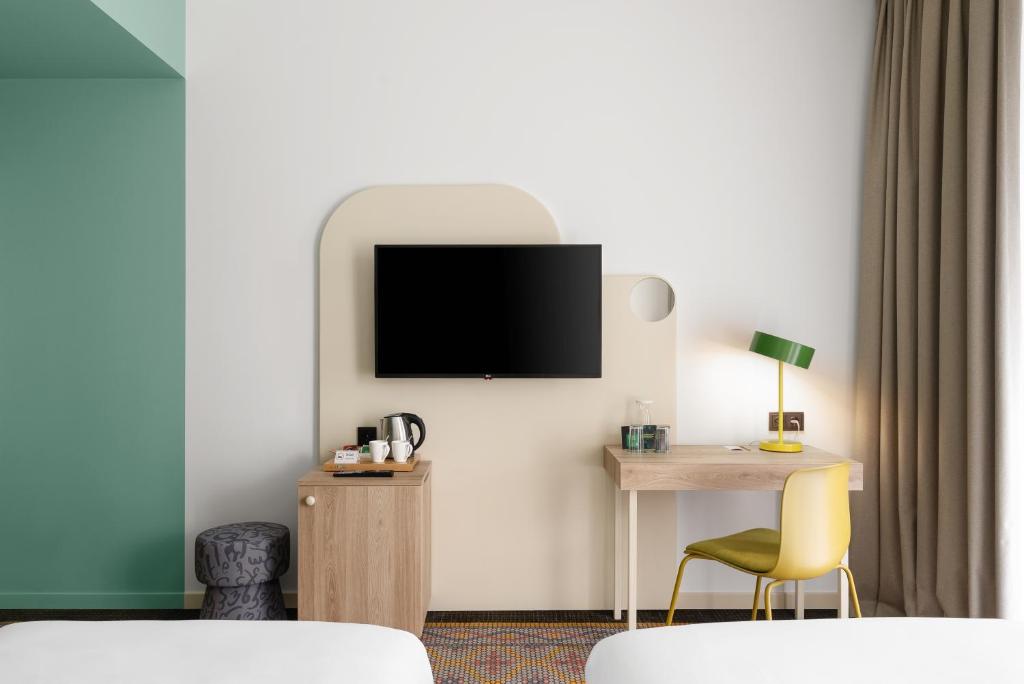 TV a/nebo společenská místnost v ubytování ibis Styles Old Tbilisi