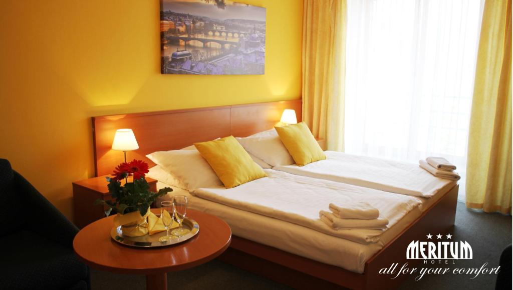 Postel nebo postele na pokoji v ubytování Hotel Meritum