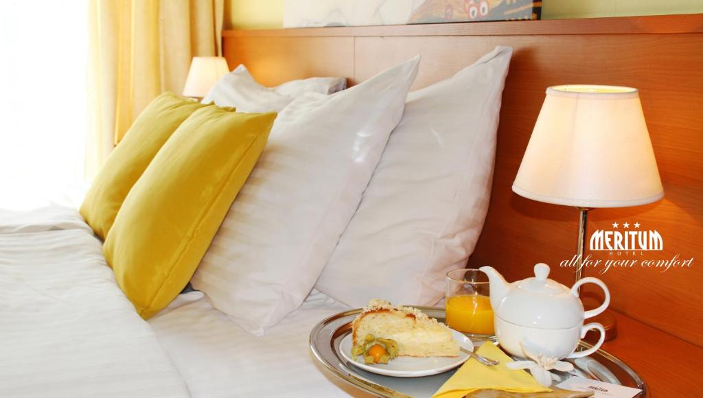 Postel nebo postele na pokoji v ubytování Hotel Meritum