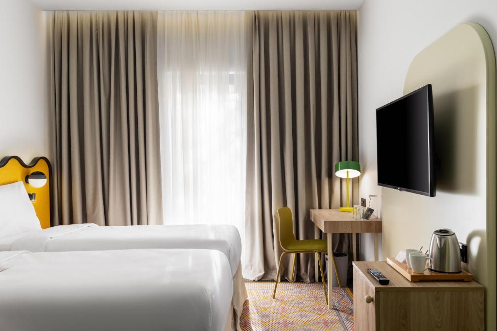 Postel nebo postele na pokoji v ubytování ibis Styles Old Tbilisi