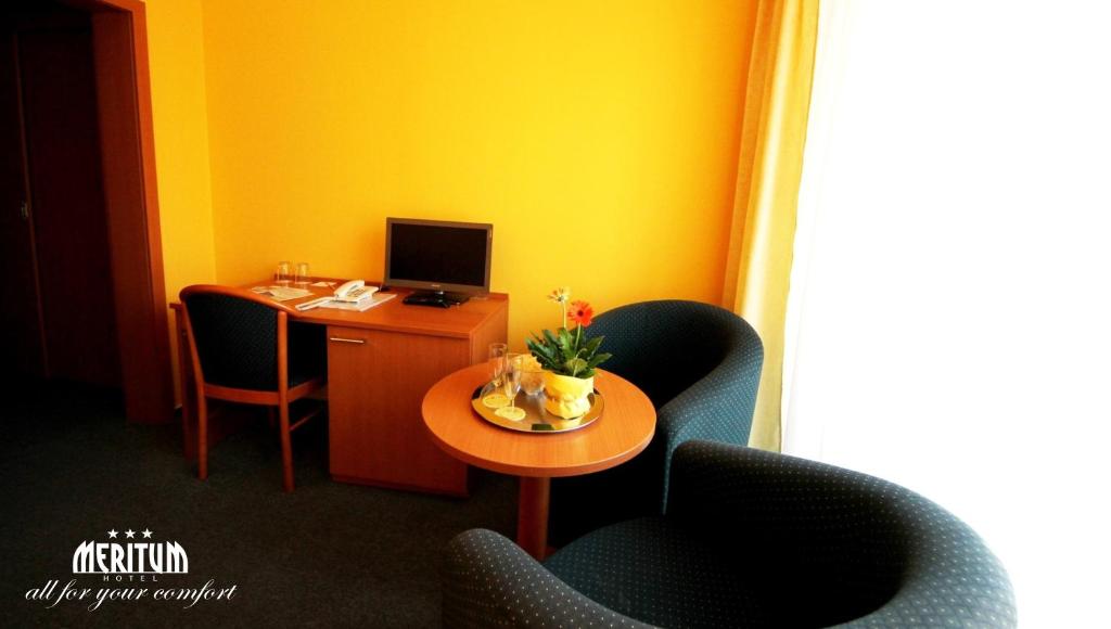 TV a/nebo společenská místnost v ubytování Hotel Meritum