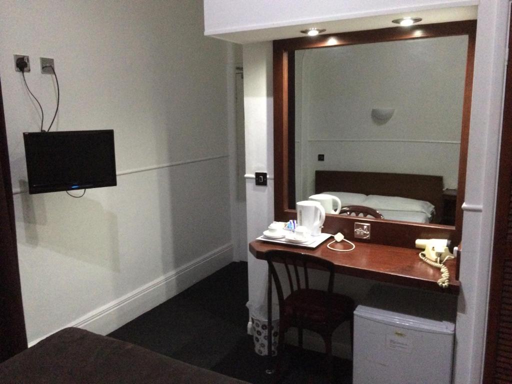 Gallery image of London Continental Hotel in London