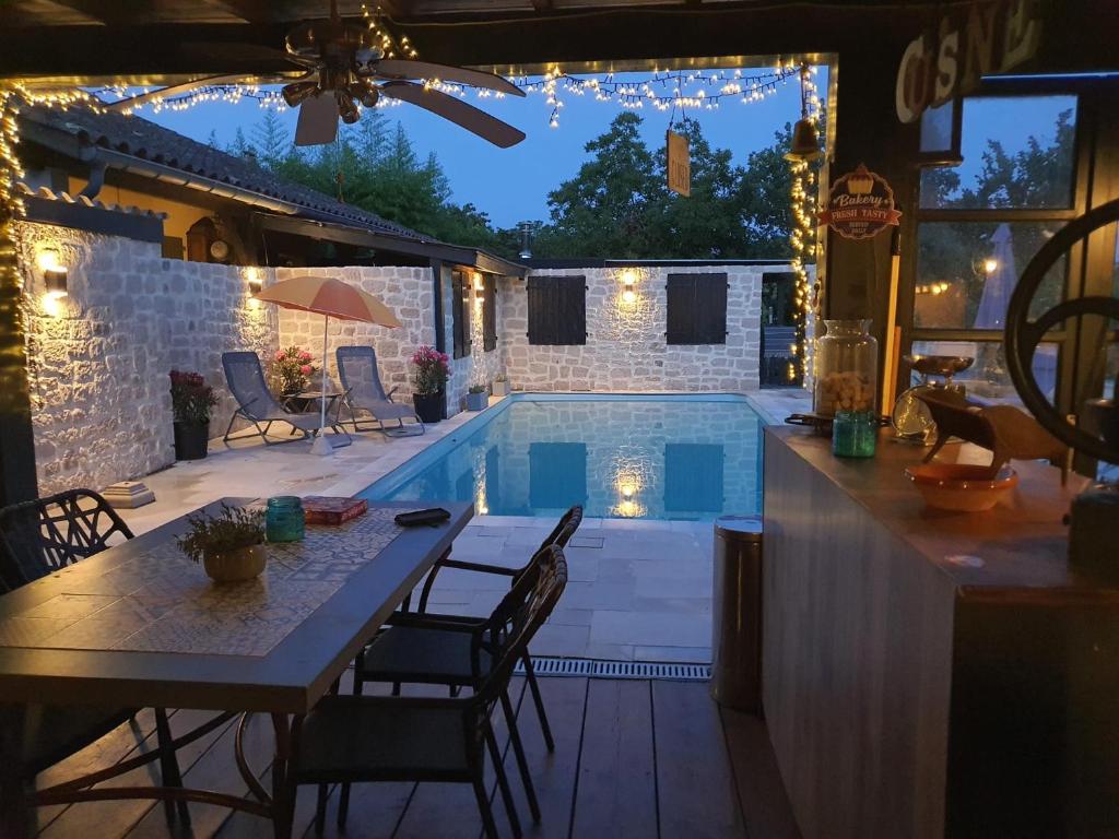 Πισίνα στο ή κοντά στο Holidayhomepoujol 2 persons