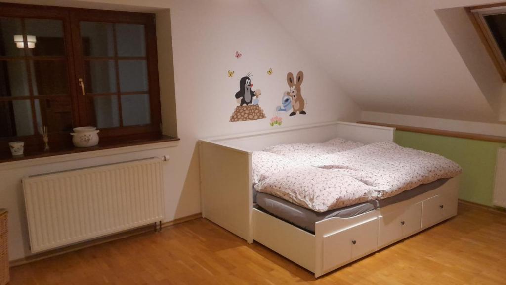 Postel nebo postele na pokoji v ubytování Apartmán Pod Javorovým