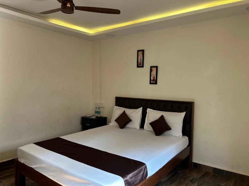 Postel nebo postele na pokoji v ubytování Aqua Bliss Beach Resort