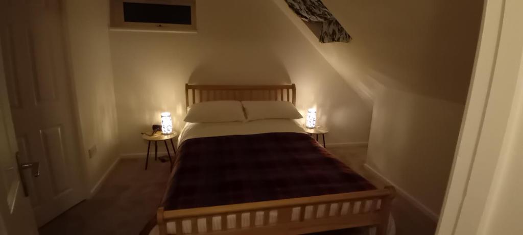 Postel nebo postele na pokoji v ubytování Harnham Flat