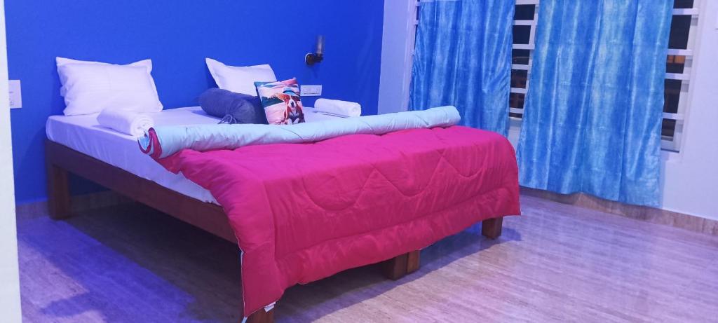Postel nebo postele na pokoji v ubytování Budha Home Stay