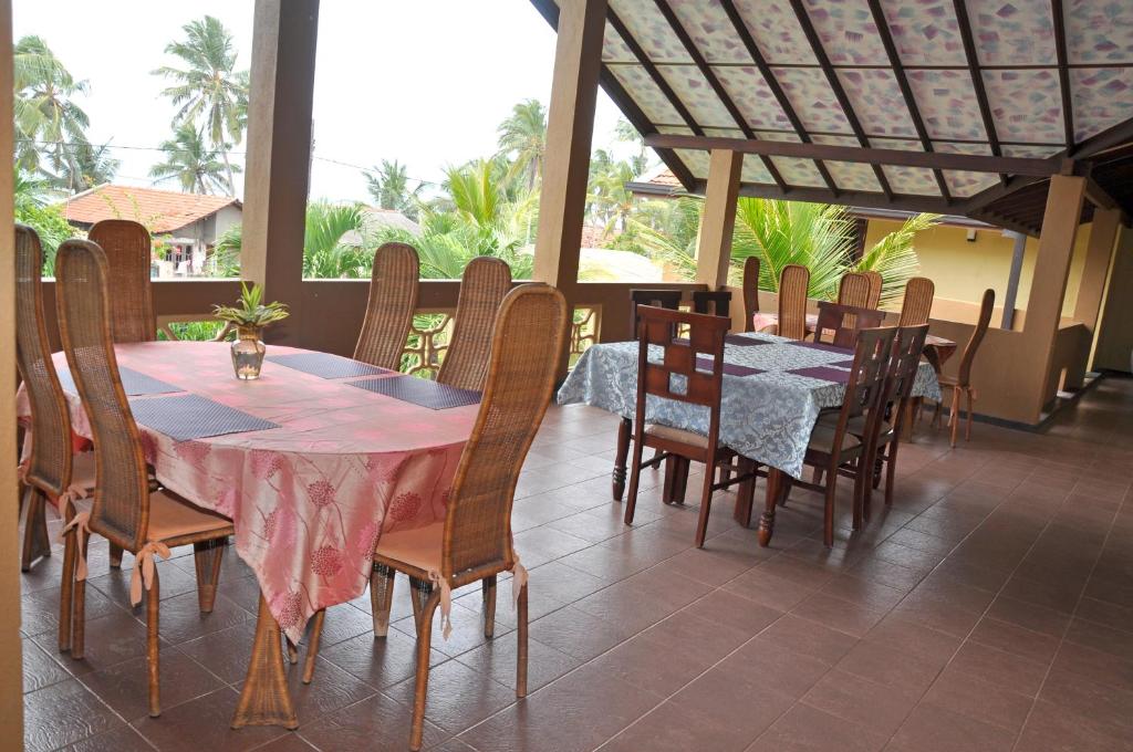 Restaurace v ubytování Solomon Beach Hotel