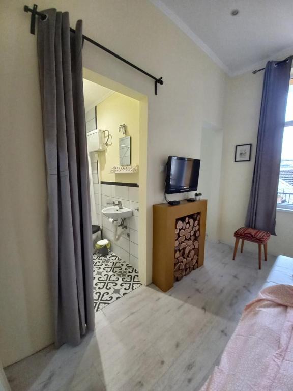 TV i/ili multimedijalni sistem u objektu Ergzotic Apartments & Room