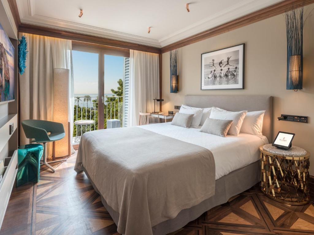 
Signature Double Room with Side Sea View
