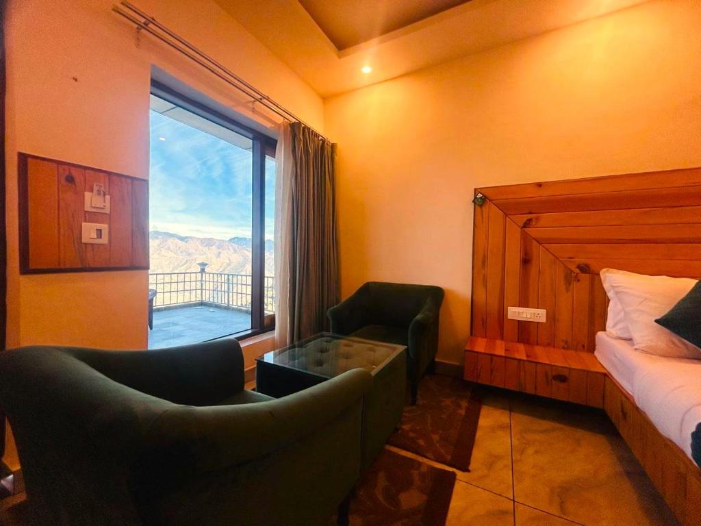 Postel nebo postele na pokoji v ubytování Hotel On The Edge Top Rated & Awarded Property