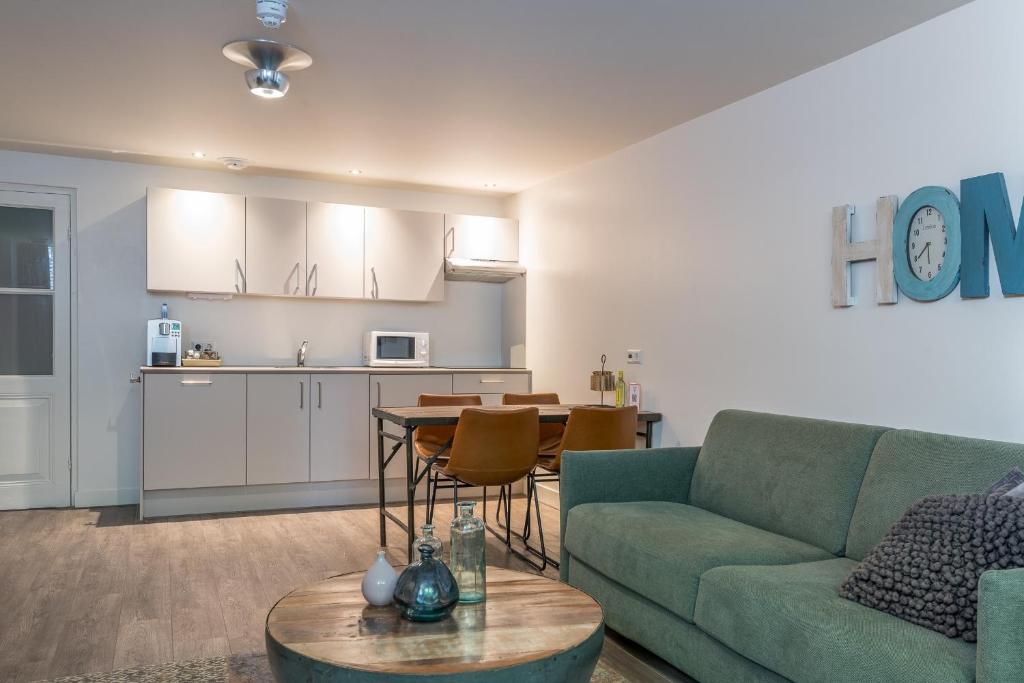 Kuchyň nebo kuchyňský kout v ubytování Hotel Oranjestaete