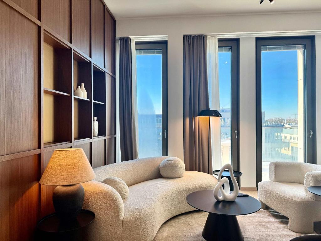 Visual Reference: Voya Zenit Luxury City Apt W Panoramic Sunset Views Concierge