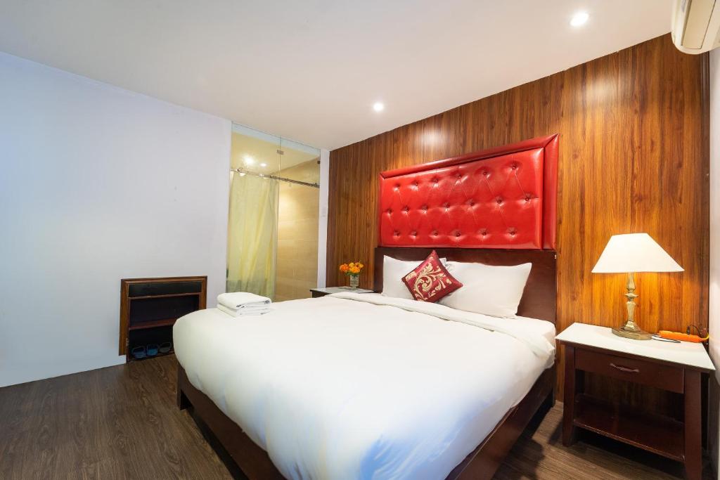 Postel nebo postele na pokoji v ubytování Ha Noi Memory Central Hotel And Spa
