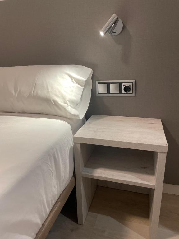 Postel nebo postele na pokoji v ubytování Hostal Pirineos Ainsa