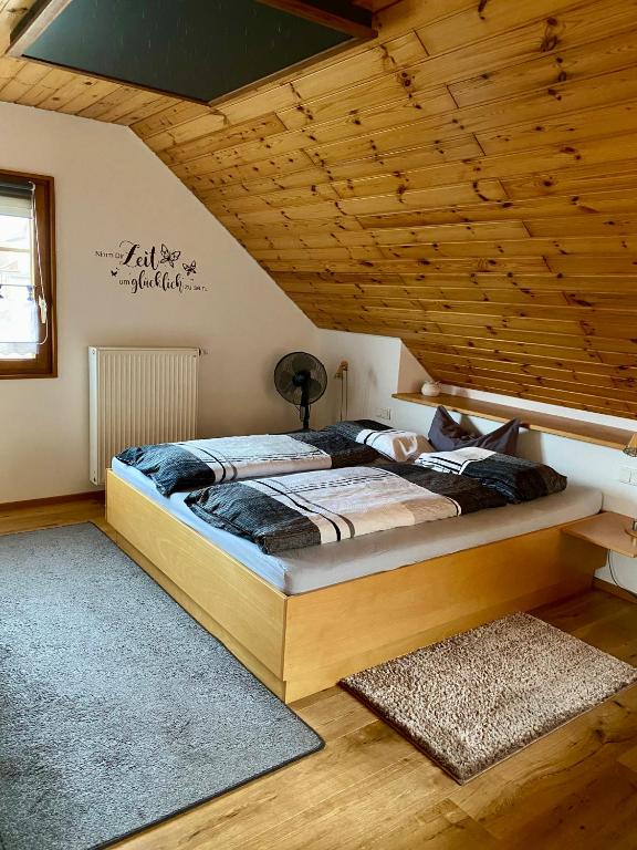 Postel nebo postele na pokoji v ubytování Ferienwohnung Bad Arolsen-Twistesee Muckelstübchen I