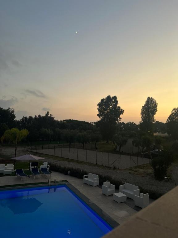 Bazén v ubytování Residence Toscano nebo v jeho okolí