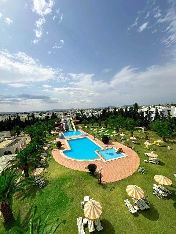 an overhead view of a swimming pool at a resort at Green Golf Hammamet in Hammamet