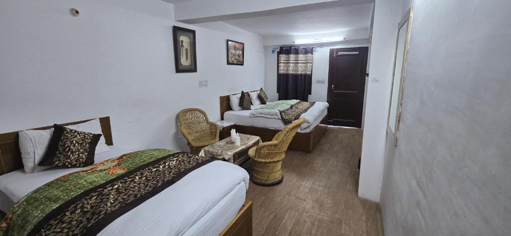 Postel nebo postele na pokoji v ubytování SHIVANI HOME STAY