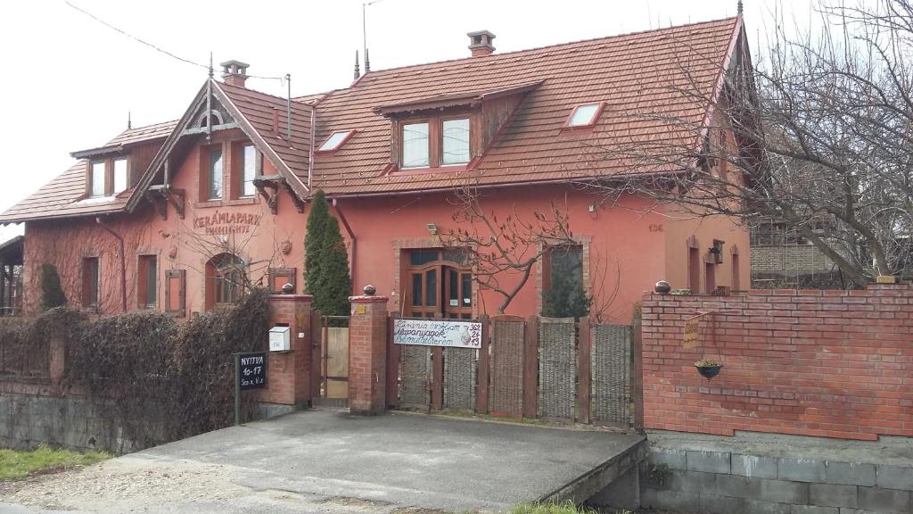 Budova, v ktorej sa penzión nachádza