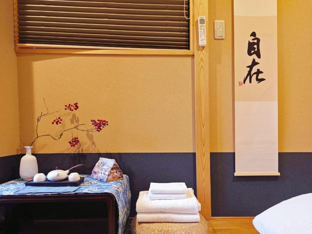 Postel nebo postele na pokoji v ubytování 杉ー着物の宿
