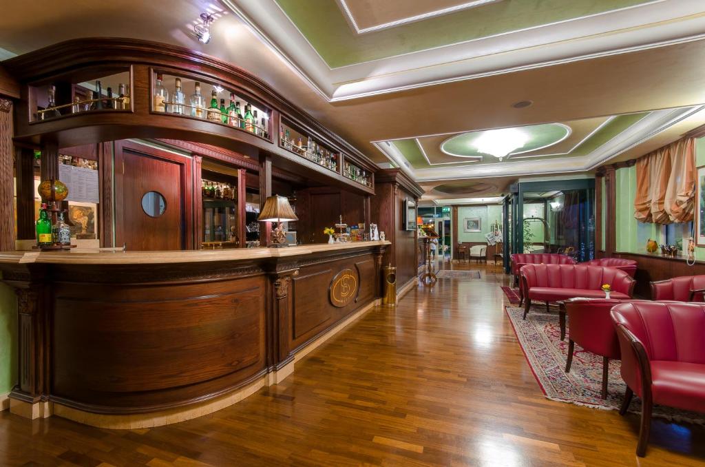 Lounge nebo bar v ubytování Hotel Ovidius