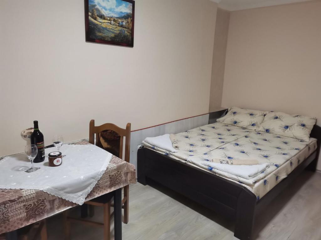 Postel nebo postele na pokoji v ubytování Apartmani cvetkovic
