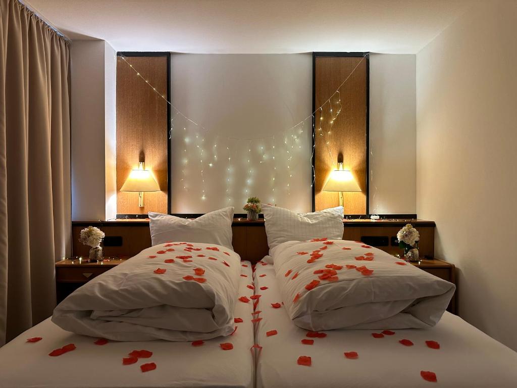 Postel nebo postele na pokoji v ubytování E&D Hotel Rodgau