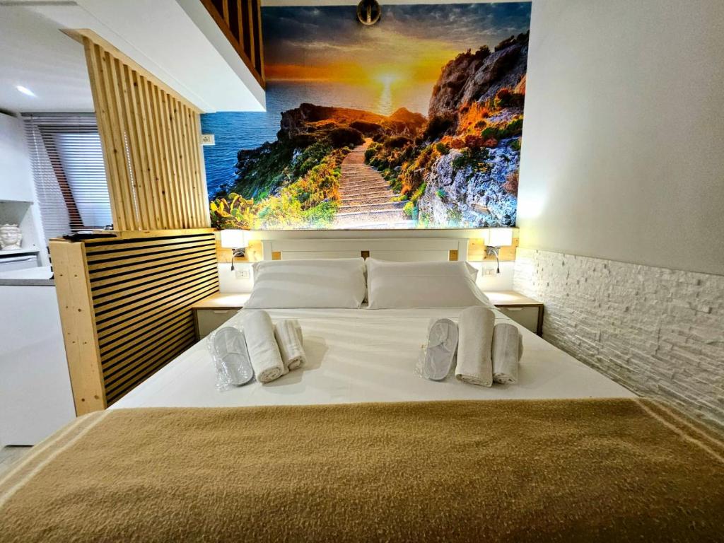 Postel nebo postele na pokoji v ubytování Guru House B&B Apartments