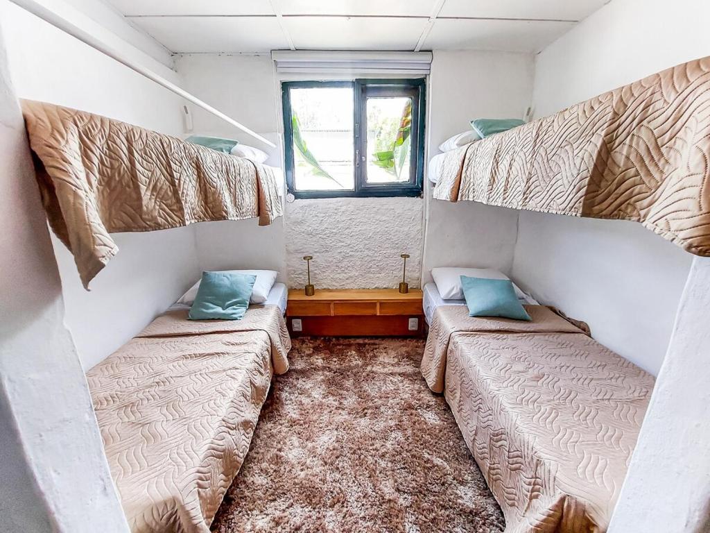 Casa con jardín y parrillero en El Tesoro La Barra