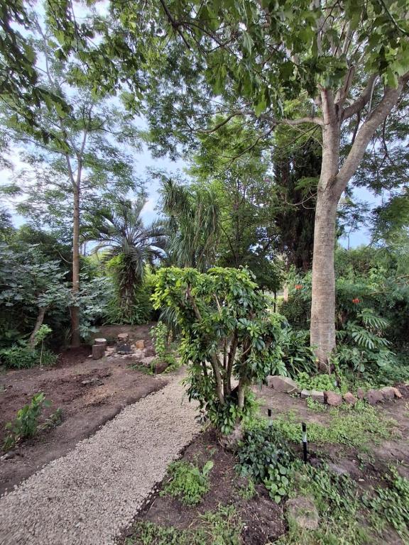 Casa con jardín y parrillero en El Tesoro La Barra