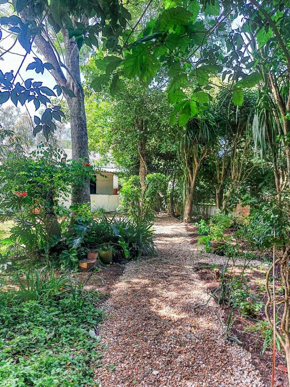 Casa con jardín y parrillero en El Tesoro La Barra