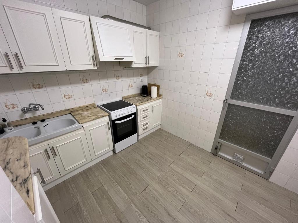 A kitchen or kitchenette at 2 Minutes From The Beach