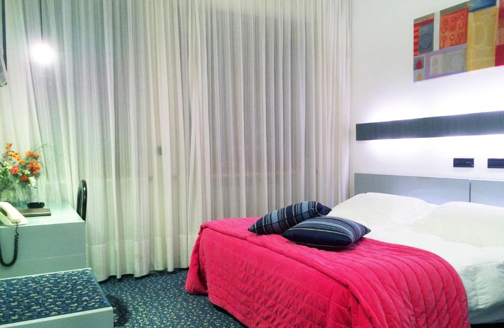 Postel nebo postele na pokoji v ubytování Hotel Michelangelo